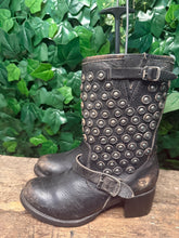 Afbeelding in Gallery-weergave laden, supergave vintage blokhak laars van Frye maat 40 (maat 10)