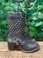 Afbeelding in Gallery-weergave laden, supergave vintage blokhak laars van Frye maat 40 (maat 10)