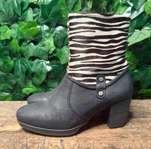 Afbeelding in Gallery-weergave laden, Nieuwe laarsjes met ponyhair van wolky maat 41