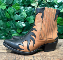 Afbeelding in Gallery-weergave laden, Nieuwe supergave laarsjes van Sendra maat 36