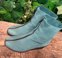 Afbeelding in Gallery-weergave laden, zo goed als nieuw laarsjes van Loints of holland maat 38