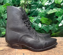 Afbeelding in Gallery-weergave laden, Nieuwe stoere  laarsjes van Sendra maat 39