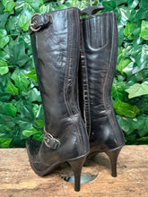 Afbeelding in Gallery-weergave laden, super sexy laarzen met python leer van sendra maat 39