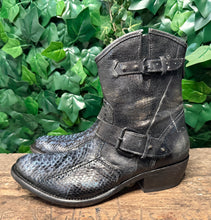 Afbeelding in Gallery-weergave laden, Nieuwe python boots van Sendra maat 41