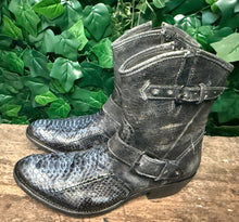 Afbeelding in Gallery-weergave laden, Nieuwe python boots van Sendra maat 41
