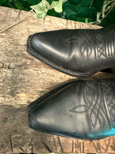 Afbeelding in Gallery-weergave laden, Bijna Nieuwe mooie laarzen van Sendra maat 42