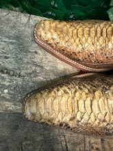 Afbeelding in Gallery-weergave laden, supergave laarzen met python leer van Sendra maat 45