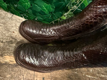 Afbeelding in Gallery-weergave laden, Geweldig mooie vintage python blokhak Paul warmer maat 41