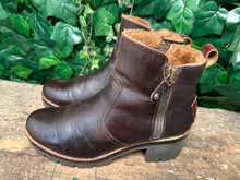 Afbeelding in Gallery-weergave laden, zo goed als nieuw gevoerde laars van Panama Jack maat 40