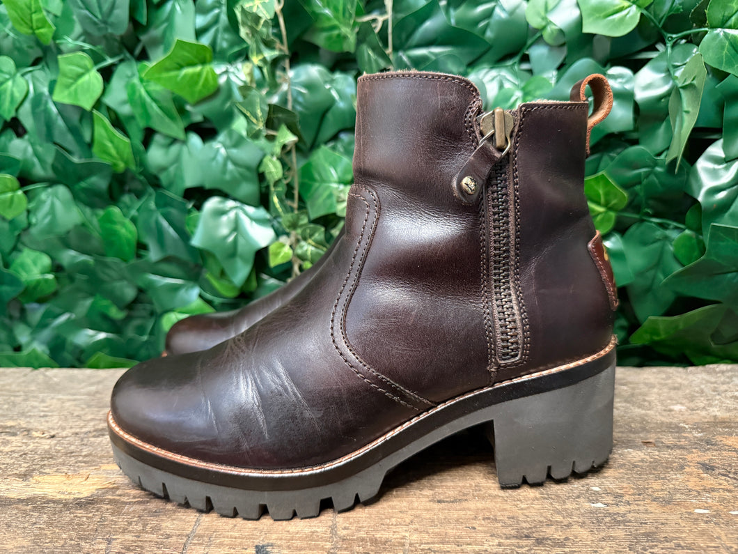 zo goed als nieuw gevoerde laars van Panama Jack maat 40