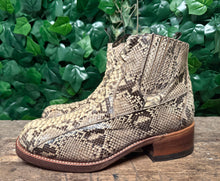 Afbeelding in Gallery-weergave laden, supergave vintage boots  python leer van Sendra maat 44