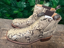 Afbeelding in Gallery-weergave laden, supergave vintage boots  python leer van Sendra maat 44
