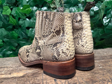 Afbeelding in Gallery-weergave laden, supergave vintage boots  python leer van Sendra maat 44