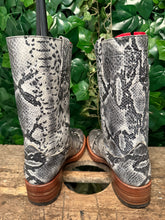 Afbeelding in Gallery-weergave laden, Nieuwe geweldig mooie vintage python laarzen Sendra maat 39
