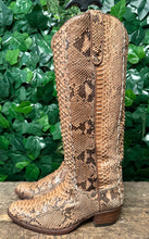 Afbeelding in Gallery-weergave laden, zo goed als nieuw vintage python laars van Sendra maat 38