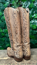 Afbeelding in Gallery-weergave laden, zo goed als nieuw vintage python laars van Sendra maat 38