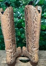 Afbeelding in Gallery-weergave laden, zo goed als nieuw vintage python laars van Sendra maat 38