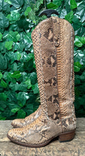 Afbeelding in Gallery-weergave laden, zo goed als nieuw vintage python laars van Sendra maat 38