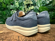 Afbeelding in Gallery-weergave laden, Nieuwe sneakers van hartjes maat 41 (wijdte M)