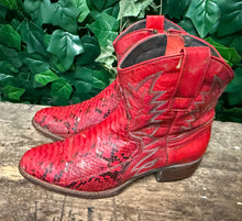 Afbeelding in Gallery-weergave laden, zo goed als nieuw mooie python laarzen Sendra maat 38