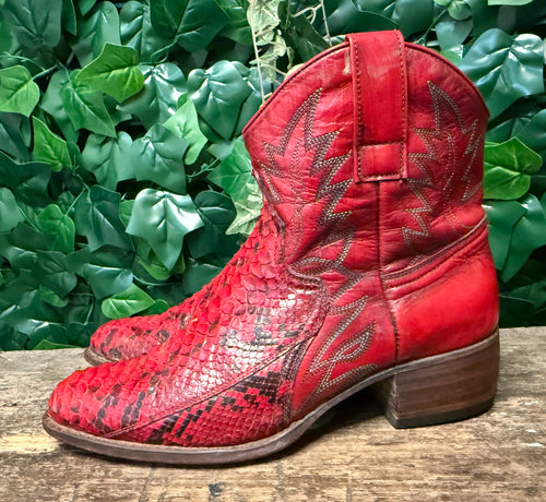 zo goed als nieuw mooie python laarzen Sendra maat 38