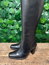 Afbeelding in Gallery-weergave laden, super sexy hoge laarzen van sendra maat 39