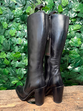 Afbeelding in Gallery-weergave laden, super sexy hoge laarzen van sendra maat 39