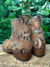 Afbeelding in Gallery-weergave laden, gewoon Nieuwe python leren laars van Sendra maat 46