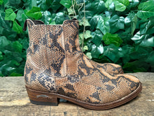Afbeelding in Gallery-weergave laden, gewoon Nieuwe python leren laars van Sendra maat 46