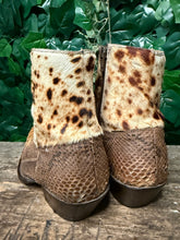 Afbeelding in Gallery-weergave laden, geweldig mooie vintage python laarzen Sendra maat 40