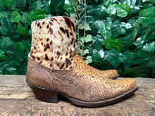 Afbeelding in Gallery-weergave laden, geweldig mooie vintage python laarzen Sendra maat 40