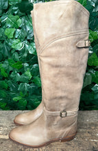 Afbeelding in Gallery-weergave laden, Nieuwe prachtige hoge laarzen van Frye maat 41 (maat 11)