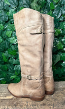 Afbeelding in Gallery-weergave laden, Nieuwe prachtige hoge laarzen van Frye maat 41 (maat 11)