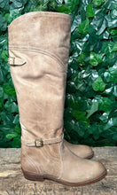 Afbeelding in Gallery-weergave laden, Nieuwe prachtige hoge laarzen van Frye maat 41 (maat 11)