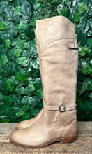 Afbeelding in Gallery-weergave laden, Nieuwe prachtige hoge laarzen van Frye maat 41 (maat 11)