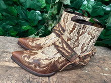 Afbeelding in Gallery-weergave laden, Nieuwe geweldig mooie python laarzen van Sendra maat 40