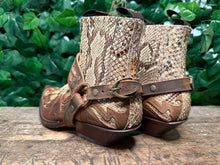 Afbeelding in Gallery-weergave laden, Nieuwe geweldig mooie python laarzen van Sendra maat 40