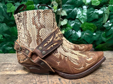 Afbeelding in Gallery-weergave laden, Nieuwe geweldig mooie python laarzen van Sendra maat 40