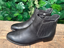 Afbeelding in Gallery-weergave laden, Nieuwe mooie chelsea boots van Bush puppies maat 42