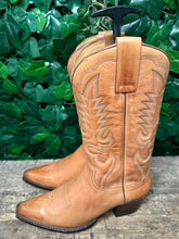 Afbeelding in Gallery-weergave laden, Nieuwe geweldig mooie laarzen van Sendra maat 40