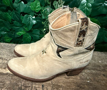 Afbeelding in Gallery-weergave laden, Bijna Nieuwe mooie laarzen van Sendra maat 41