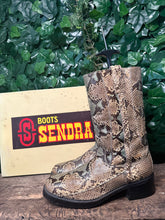 Afbeelding in Gallery-weergave laden, supergave stoere vintage python boots van Sendra maat 44