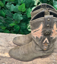 Afbeelding in Gallery-weergave laden, Bijna Nieuwe mooie laarzen van Sendra maat 37