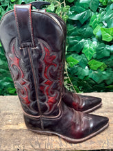 Afbeelding in Gallery-weergave laden, Bijna Nieuwe mooie vintage laarzen van Sendra maat 38