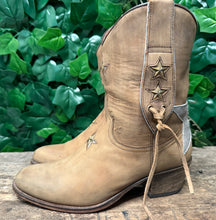 Afbeelding in Gallery-weergave laden, Bijna Nieuwe mooie laarzen van Sendra maat 38