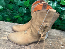 Afbeelding in Gallery-weergave laden, Bijna Nieuwe mooie laarzen van Sendra maat 38