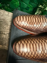 Afbeelding in Gallery-weergave laden, zo goed als nieuw veterschoen van Floris van Bommel maat 42