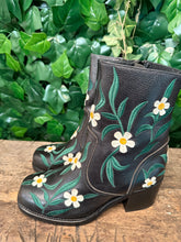 Afbeelding in Gallery-weergave laden, Nieuwe gave flower/bloemen laars met blokhak sendra maat 37