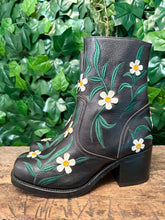 Afbeelding in Gallery-weergave laden, Nieuwe gave flower/bloemen laars met blokhak sendra maat 37