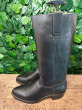 Afbeelding in Gallery-weergave laden, Nieuwe mooie hoge vintage laarzen van Sendra maat 42